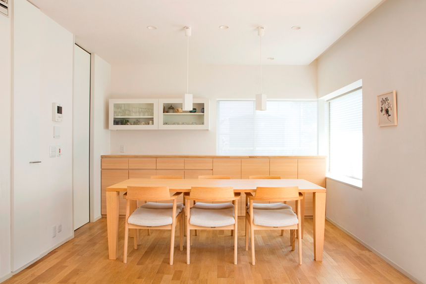 アクティブに暮らしを楽しむシニア世代の家・リビングダイニング画像