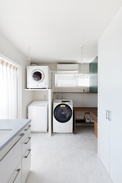 家族ひとり一人を大切にする家・家事室兼洗面室画像